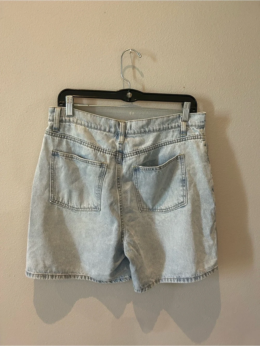Francesca's Collections Light Wash Denim Jean Shorts - Picture 2 of 5